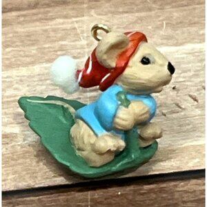 1988 HALLMARK MINIATURE ORNAMENT CLUB QXC570-4 HOLD ON TIGHT MOUSE RIDING LEAF